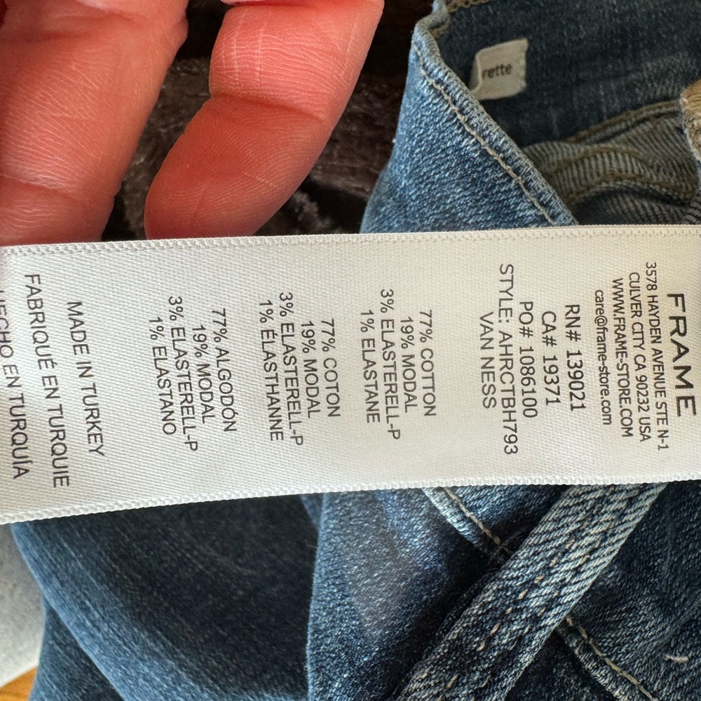 Frame Jeans - Picture 9 of 10